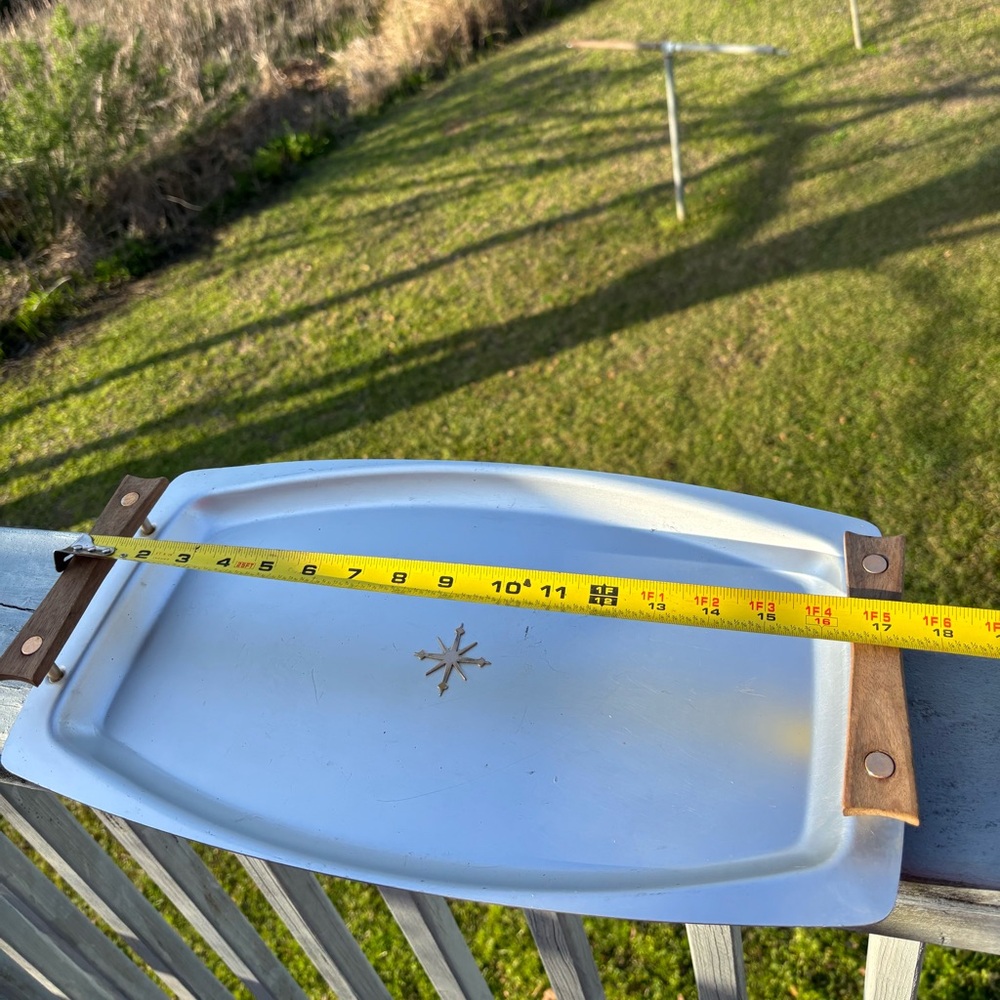 Vintage Mirro Medallion Serving Tray MCM Aluminum & Teak 1950s 1960s Atomic - Picture 11 of 14